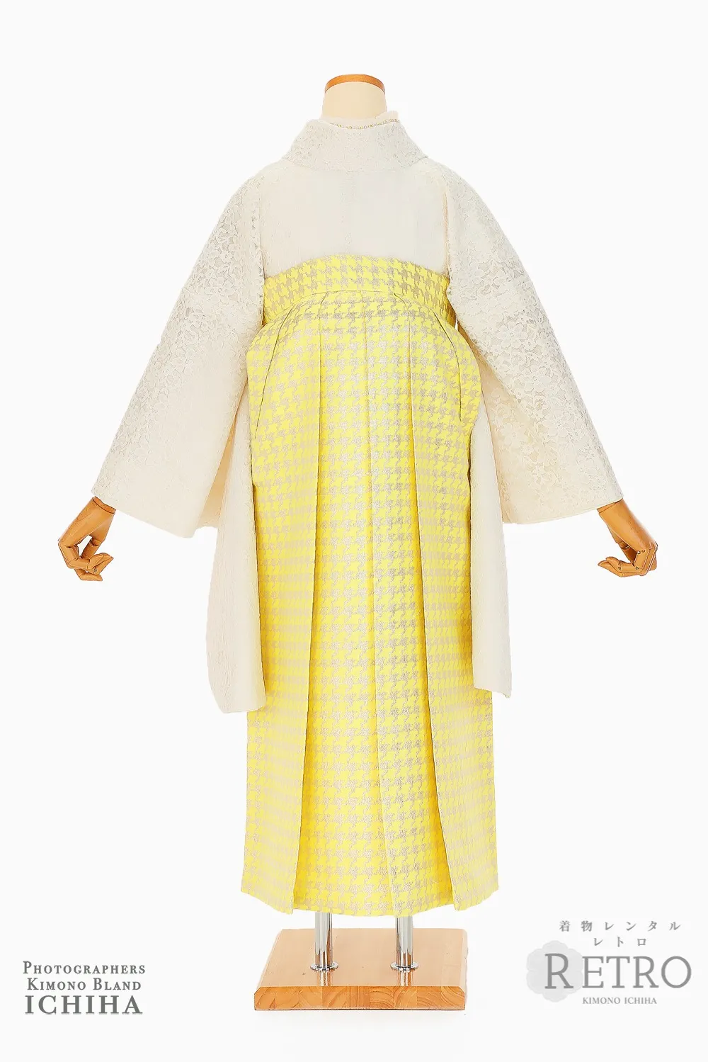 艶とモード感が際立つ卒業式袴レンタル